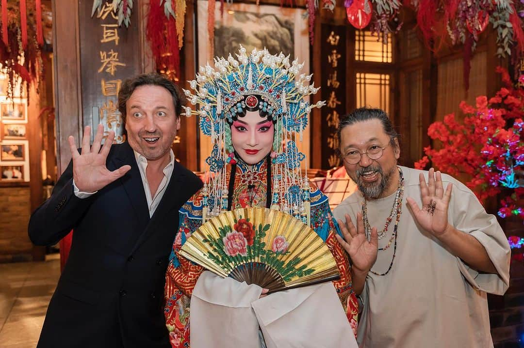 村上隆のインスタグラム：「@perrotin  Shanghi dinner party!  They invited Peking Opera! That was amazing voice ! &  shanghai crabs! Thank you so much all things! @perrotin shanghi & all asia team!」