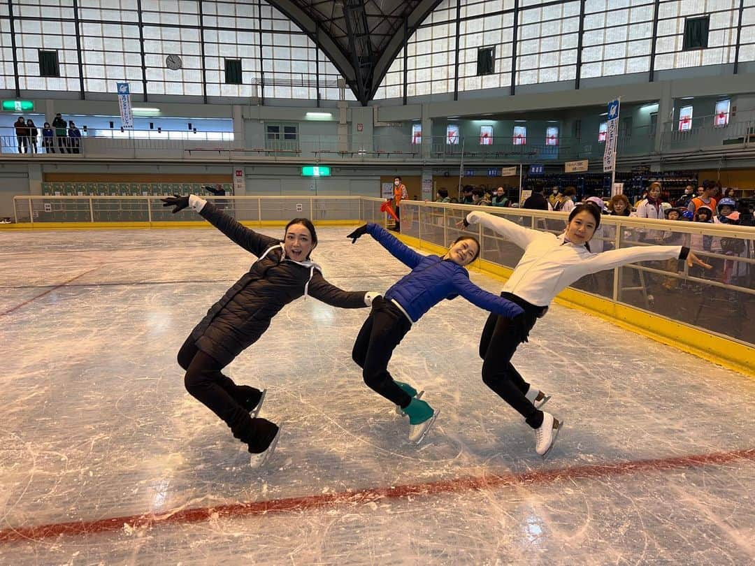 宮原智子さんのインスタグラム写真 - (宮原智子Instagram)「〜JSF基礎スケート教室〜  昨日、山形県酒田市のスワンスケートリンクにてJSF基礎スケート教室が開催され、特別講師として参加させていただきました。 短い時間ではありましたが、参加してくださった皆様とスケートを味わうことができました！ このような機会をきっかけにより多くの方々にスケートの魅力をお伝えできればと思っております。  初めての山形県、とても楽しかったです！ ありがとうございました🙇‍♀️  ちなみに、最後の製氷機は日本最古だそうです✨  #jsf基礎スケート教室 #フィギュアスケート #スケート教室 #スワンスケートリンク #酒田市」11月12日 15時21分 - 55satoko