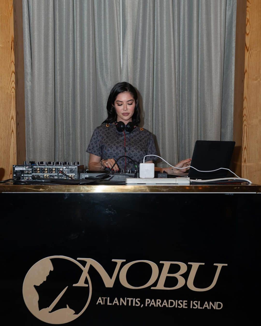 キム・リーさんのインスタグラム写真 - (キム・リーInstagram)「Thank you Nobu Bahamas for having me DJ last night. Played some amapiano and house 🎶 Nothing but good vibes on my favorite island. Happy 25th Anniversary @atlantisbahamas 🇧🇸❤️ @noburestaurants」11月12日 23時00分 - kimlee