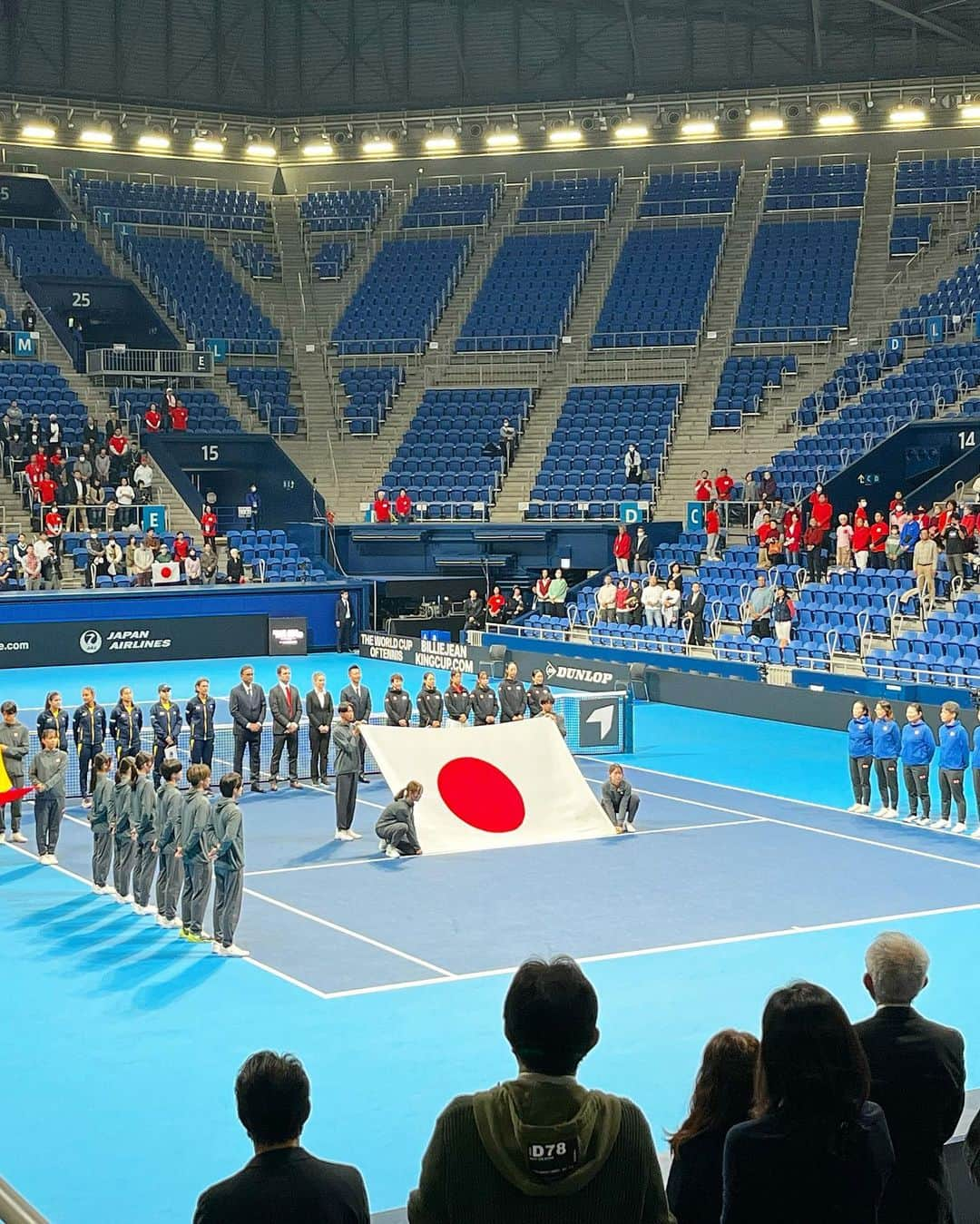 中川真依さんのインスタグラム写真 - (中川真依Instagram)「. 🎾BILLIE JEAN KING CUP🎾 国別対抗戦　🇯🇵日本vs コロンビア🇨🇴  愛さんが監督をつとめる 日本チームを応援してきました💪😆🇯🇵✨  日本🇯🇵勝利おめでとうございます🎉🎉✨  テニスは初観戦でしたが とっても面白かったです🤩‼️  1日目は子供たちと観戦。 2日目は女子アスリートのみなさんにも 久々にお会いできました🥰  やっぱりスポーツは 生で観るのがいいですね😍👌✨ #テニス #女子アスリート #billiejeankingcup」11月12日 15時29分 - maimai.47