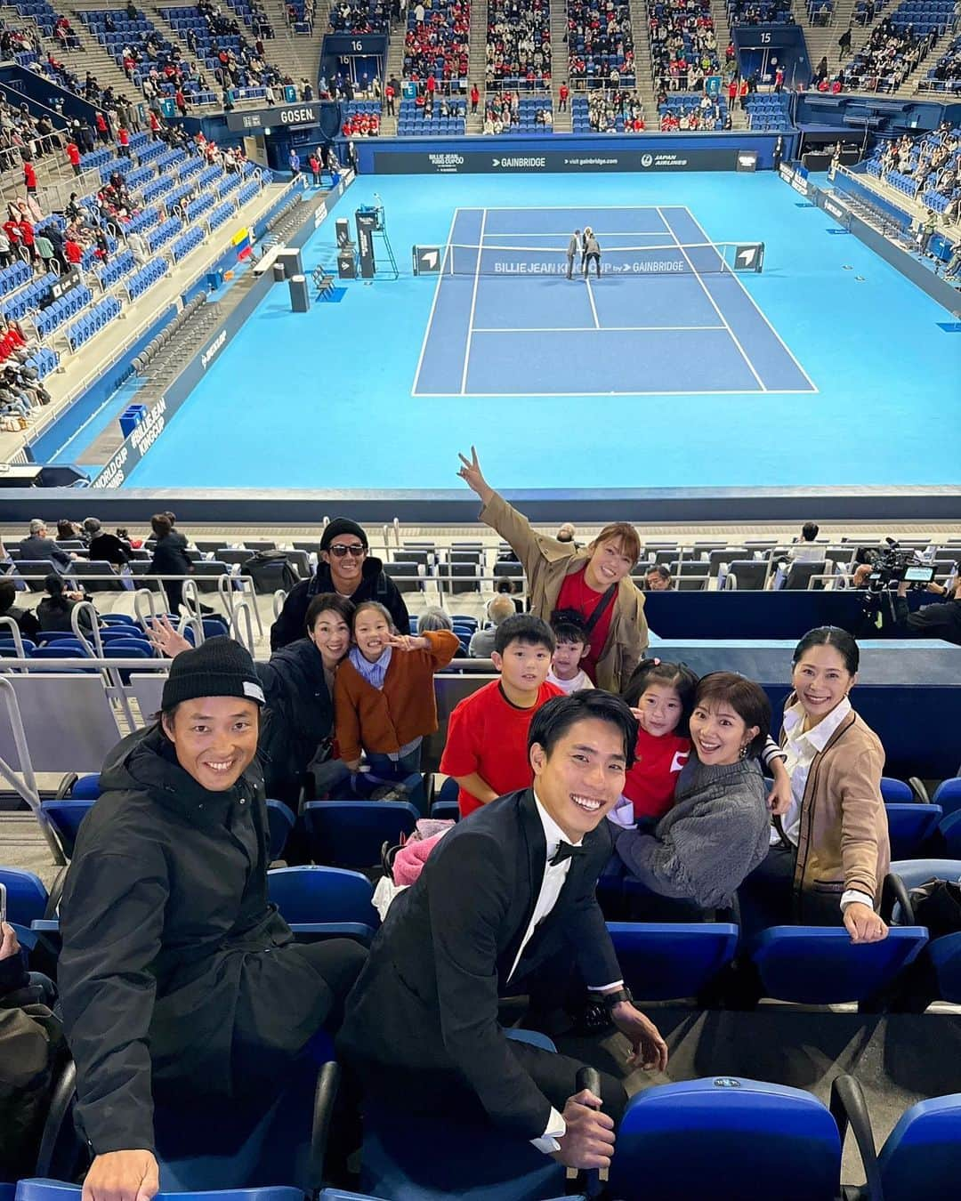 中川真依さんのインスタグラム写真 - (中川真依Instagram)「. 🎾BILLIE JEAN KING CUP🎾 国別対抗戦　🇯🇵日本vs コロンビア🇨🇴  愛さんが監督をつとめる 日本チームを応援してきました💪😆🇯🇵✨  日本🇯🇵勝利おめでとうございます🎉🎉✨  テニスは初観戦でしたが とっても面白かったです🤩‼️  1日目は子供たちと観戦。 2日目は女子アスリートのみなさんにも 久々にお会いできました🥰  やっぱりスポーツは 生で観るのがいいですね😍👌✨ #テニス #女子アスリート #billiejeankingcup」11月12日 15時29分 - maimai.47