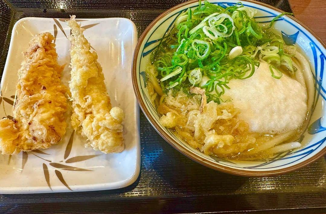 小林アナのインスタグラム：「丸亀製麺好きだなあ  #丸亀製麺 #かしわ天 #えび天 #とろろ」