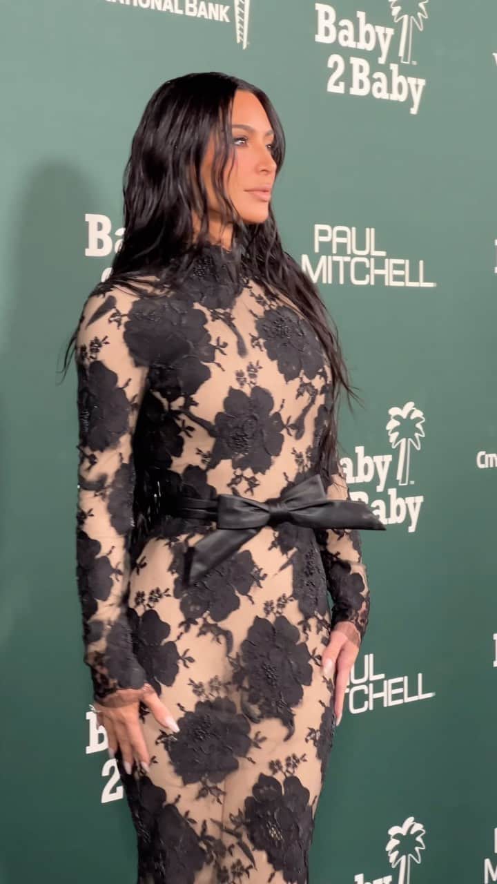People Magazineのインスタグラム：「Kim Kardashian in this black lace dress at the #Baby2Baby Gala. 🙌」