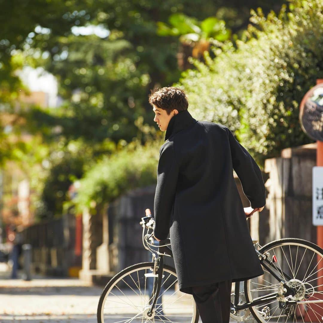 SUIT SELECT スーツセレクトさんのインスタグラム写真 - (SUIT SELECT スーツセレクトInstagram)「【TRIPLEX WOOL COAT】 ウールなのに軽い。国内最軽量の800g。 3層のボンディング生地で軽くて柔らかいのに、 風を通さず保温性もバツグン。 今季のRBCコートはコレ。 ・ COAT ¥31,900 ・ ・ ・ #suit #スーツ #suitselect #スーツセレクト #スーツのある日常 #leo  ・ #ビジネス #メンズ #メンズファッション #メンズコーデ #メンズコート #秋冬 #新作 #コート ・  #business #fashion #ootd #outfit #mens #mensfashion #menscode #menswear #2023aw #aw #autumn #winter #newarrival #newnormal #coat #dailycoat」11月12日 15時37分 - suitselect_japan_official