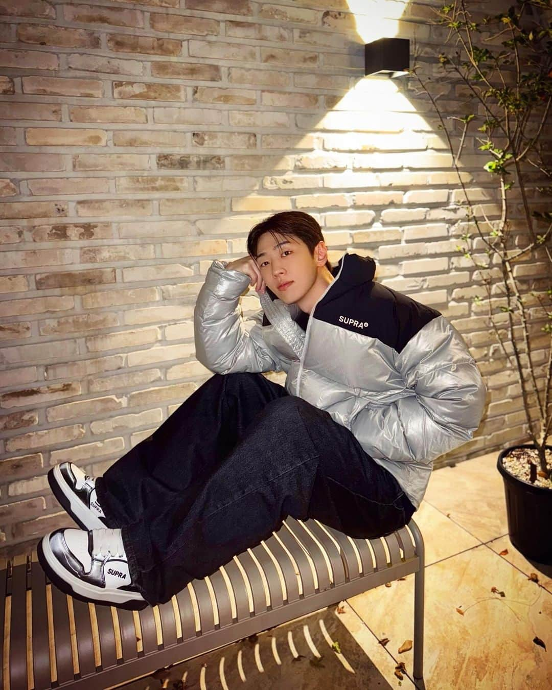 GRAYのインスタグラム：「#AD ❄️ 올겨울은 수프라와 함께 @supra_korea  #수프라 #SUPRA #수프라패딩」