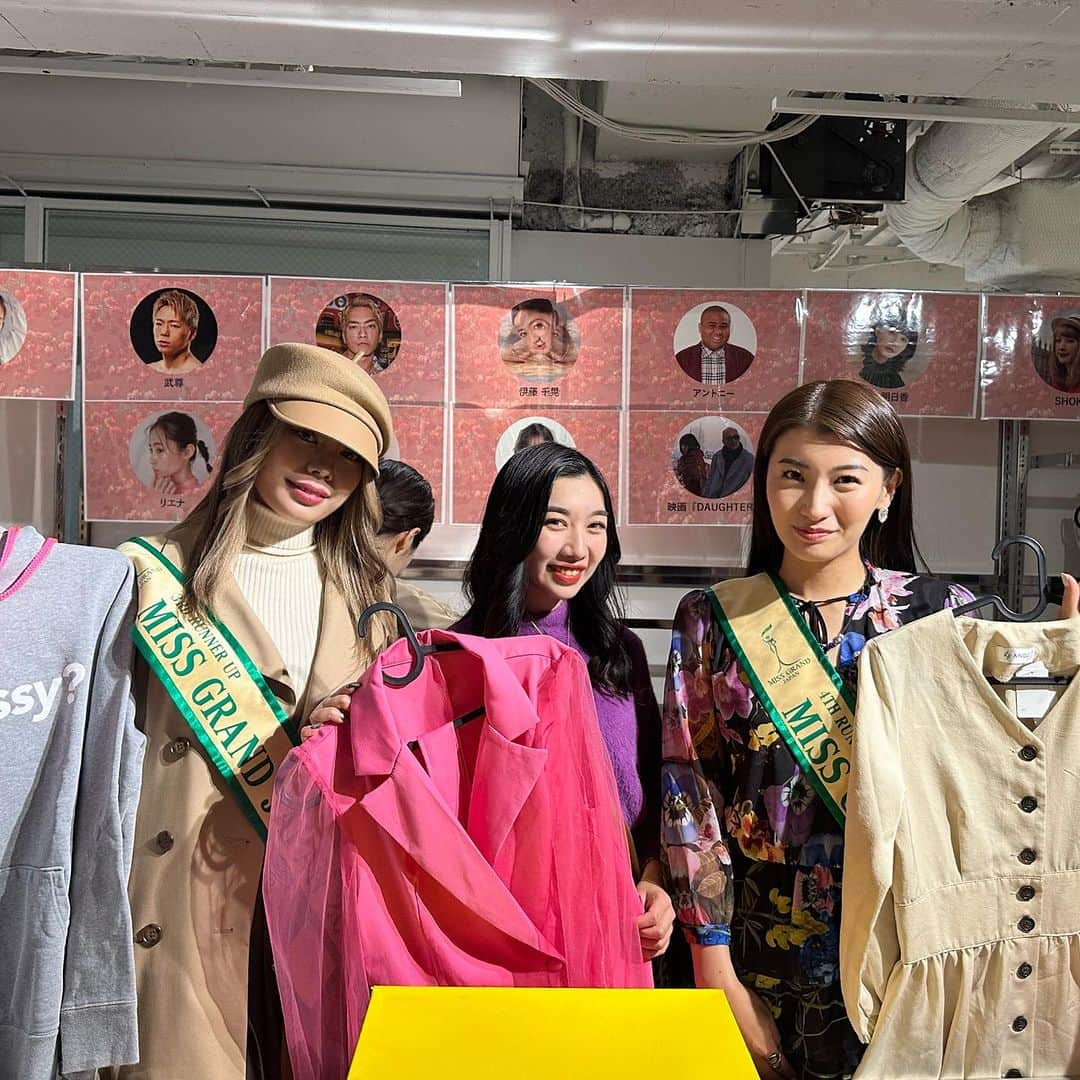 ミス・グランド・ジャパンさんのインスタグラム写真 - (ミス・グランド・ジャパンInstagram)「THAT’S FASHION WEEKEND CHARITY FLEA MARKET に参加しています✨  今日が最終日‼️ 人気タレントや著名人が私物を出品するチャリティフリーマーケットとなっています。 ありがたいことに、ミス・グランド・ジャパンチームの商品はすでに数点売れてしまったのですが、まだドレスなどお得にお買い求めいただけます✨ お急ぎください〜！  会場：西武渋谷店モヴィーダ館7階 (チャリティファミリーセールと同時開催)  詳細：https://thatsfashionweekend.com/   ✍️チャリティフリーマーケットの会場は西武渋谷モヴィーダ館7階です。 ✍️イベント期間3日間で、フリーマーケット出品者さまごとのタイムスケジュールがございます。インスタグラム投稿よりご確認ください。 @thatsfashionweekend  ✍️タレント様によっては、事前の整理券配布をする可能性がございます。整理券配布については追ってインスタグラムにて告知いたしますので、今しばらくお待ちください。 ✍️イベントではクレジットカード/QR決済/交通系ICのみご使用いただけます。現金はご利用いただけませんのでご注意ください。  #ファミリーセール #familysale #thatsfashionweekend #ザッツ2023秋　 #missgrandjapan #ミスグランドジャパン #エシカルライフ #エシカル #SDGs」11月12日 15時39分 - missgrandjapan