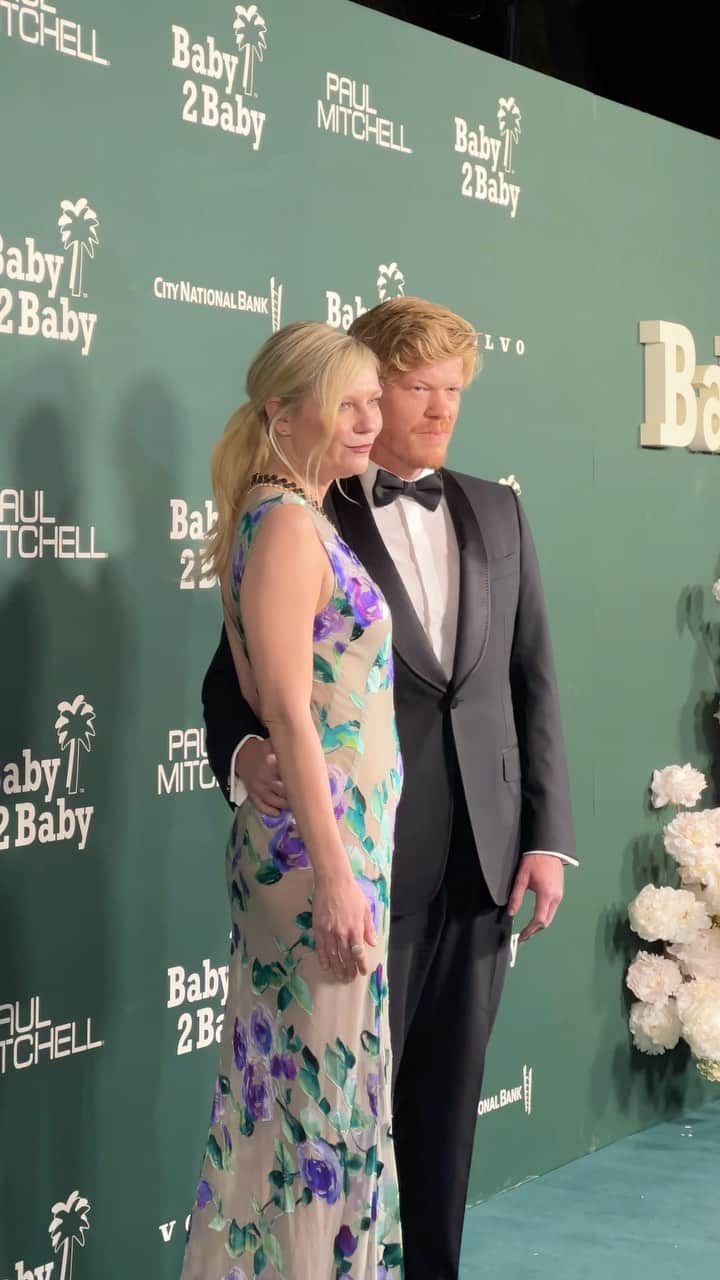 People Magazineのインスタグラム：「Kirsten Dunst and Jesse Plemons make a fabulous couple at the #Baby2Baby Gala. 🥰」