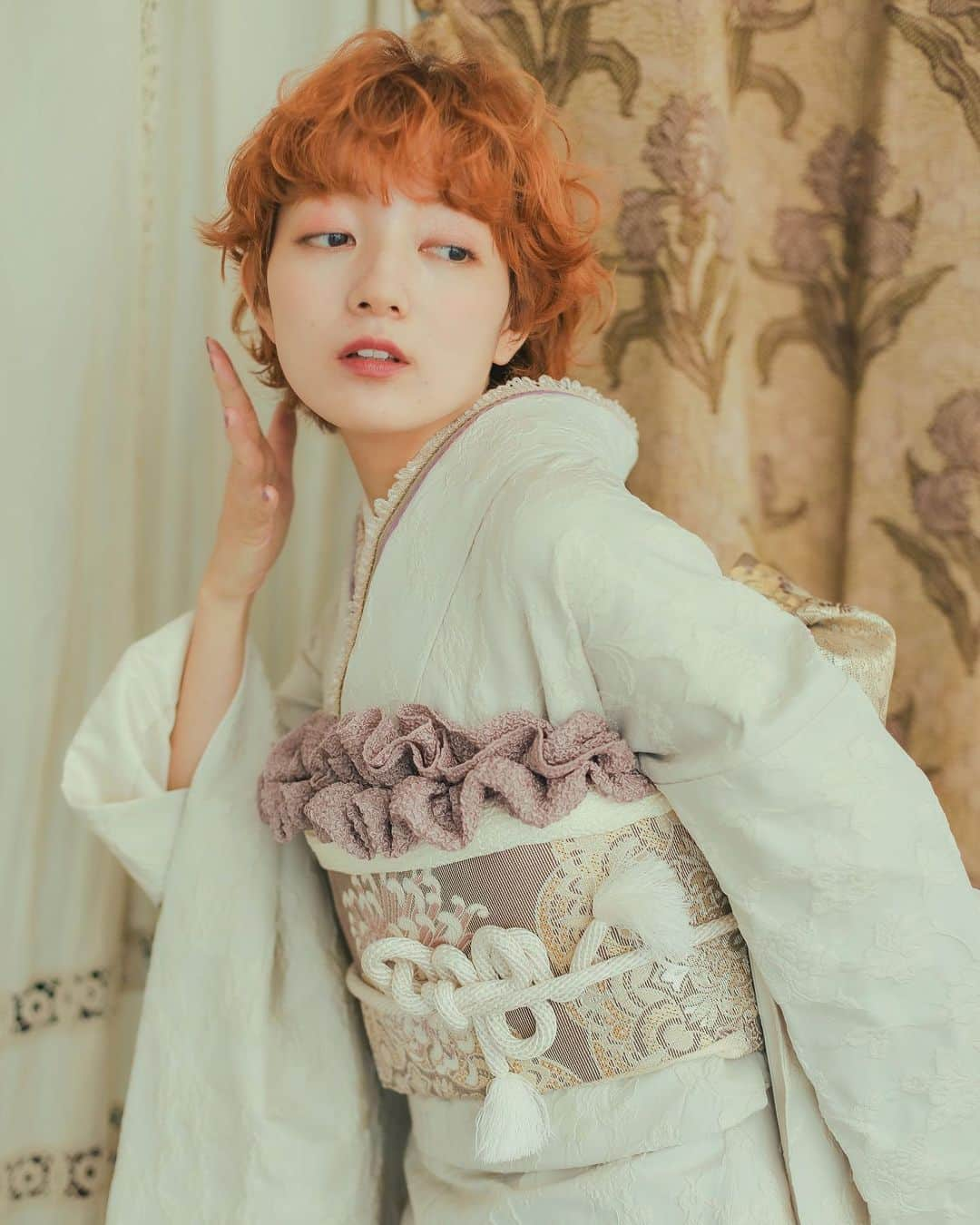 Akinori Shimizuのインスタグラム：「hurisode photo.  hair&make @jn.sy______  hurisode @aedam_furisode   成人式のヘアセット、メイク、お着付けのご予約は お電話又DMにてお問い合わせ下さい👘💐  2do(ニド)  〒433-8123  静岡県浜松市中区幸4丁目18-19 1F TEL 053-522-8056 定休日 毎週月曜日、第3日曜日 営業時間  平日 10:00〜19:00 　　　　(カット最終受付18:00)  土日祝 9:00〜18:00 　　　　(カット最終受付17:00) 駐車場 6台あり  #浜松ヘアアレンジ #浜松美容室 #浜松ヘアサロン #成人式ヘア #成人式」