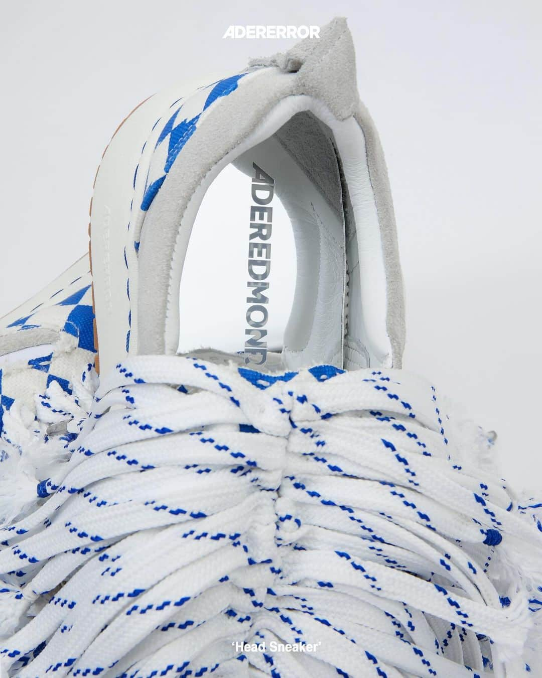 ADER errorさんのインスタグラム写真 - (ADER errorInstagram)「[‘Draw Your Line’ Project]   We're unveiling the fourth object of the 'Draw Your Line' project, presented through collaborations with various artists.   Artist Edmond Looi's (@edmondlooi) 'Head Sneaker' draws inspiration from hairstyles, portraying the forms of both a man and a woman with short and long hair through the combination of shoelaces on the 'Log: LAD' sneakers.   Check out the fourth object of the project, a combination of various details, and the making-of video.   다양한 아티스트와 지속적인 협업을 통해 선보이는 ‘Draw Your Line’ 프로젝트의 네 번째 오브제를 공개합니다.   작가Edmond Looi(@edmondlooi)의 ‘Head Sneaker’는 헤어스타일에서 영감받아 ‘Log : LAD’ 스니커즈 위, 신발 끈의 결합을 통해 짧은 머리와 긴 머리의 두 남녀 형태로 표현 되었습니다.   다양한 디테일들이 결합된 프로젝트의 네 번째 오브제와 메이킹영상을 확인해 보세요.   #ADERLog #DrawYourLine」11月12日 17時00分 - ader_error