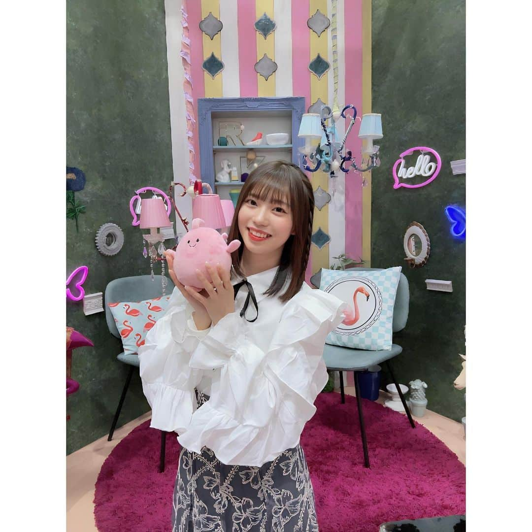 栗山梨奈のインスタグラム：「RKB「日曜もタダイマ！」 スタジオゲストで出演させていただきました！！ 生放送緊張した〜〜🥹  でも無事終えることができました よかった！！  大分の旅ガチャや佐賀のイルミネーション、サントリー九州熊本のビール工場など沢山の楽しいスポットや美味しい〆の麺紹介など 素敵な情報たくさんでした！  次はぜひロケにも！と言っていただいたので行けたらいいなっ！！ また呼んでもらえるように頑張ります！  #RKB#日曜もタダイマ ！」