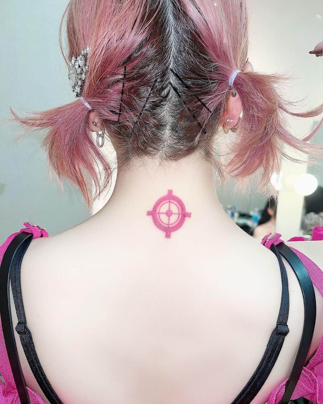 大森靖子のインスタグラム：「TOKYOPINKFESありがとうございました。 ZOCのロゴのデザインいれたよー 写真撮ったっけ？と思ってスマホ開いたら、リコに撮ってもらったこれしかなかったです。 みんなのとこに映り込んだのを拾い集めにいきます。」