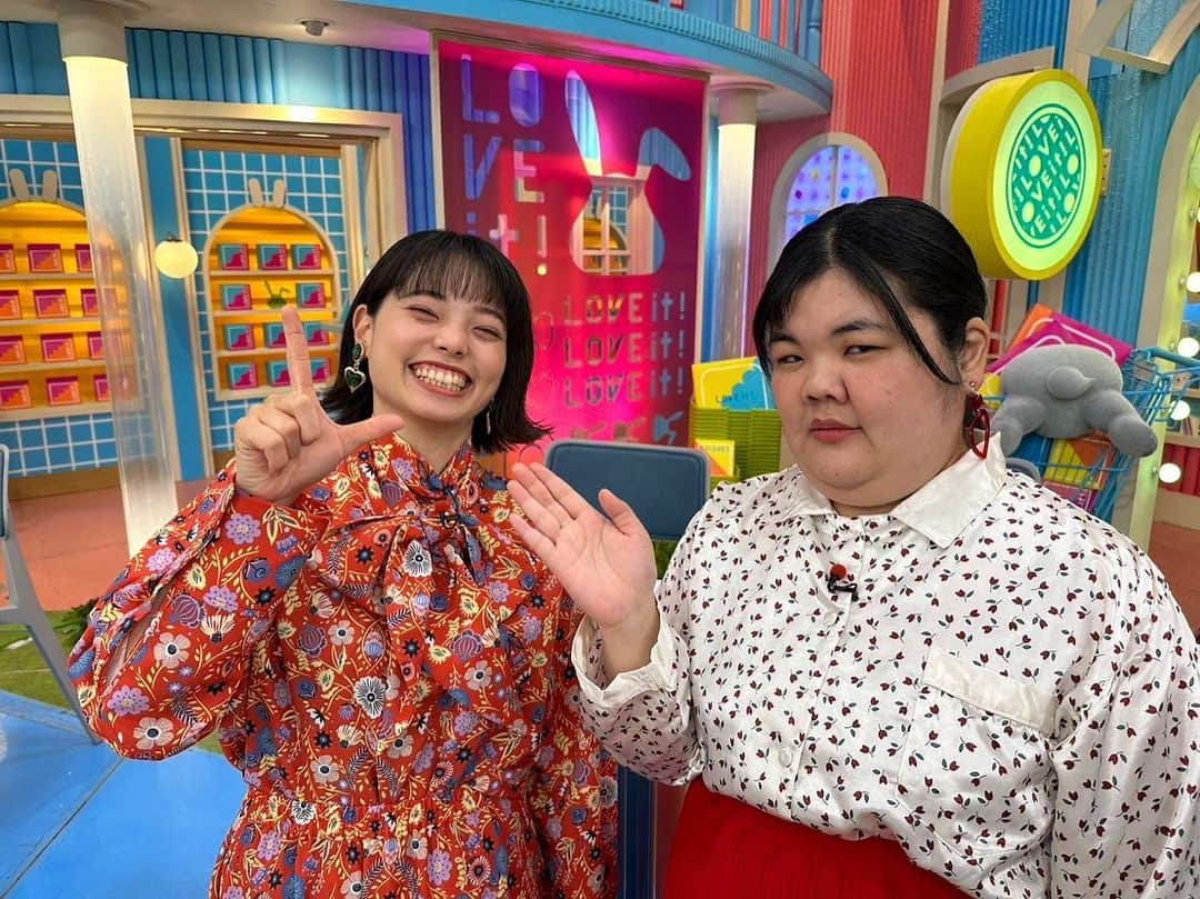 あんりさんのインスタグラム写真 - (あんりInstagram)「みんな大好きお気に入り衣装たち  ◎TBS「坂上&指原のつぶれない店」 本日19:00〜OA  はるちゃん @kiriyaharuka  one-piece: @manoushjapan   田辺さん @chikaxxsweet  tops: @kiki2_clothing   わたし tops: @manoushjapan  skirt: @little_trip_to_heaven   accessory はるちゃん @u_wa_no_so_ra  田辺さん,わたし @kiki2_clothing   ◎テレビ朝日｢金曜日のメタバース｣  わたし skirt: @asknowas_olaca   田辺さん tops: @rose_shimokitazawa  skirt: @little_trip_to_heaven_koenji  accessory: @kiki2_clothing   ◎TBS｢ラヴィット！｣🎃͙  はるちゃん set up: @moyan_ecri_official   わたし tops: @little_trip_to_heaven   ◎TBS｢ラヴィット！｣  はるちゃん 🍇🍒shirt: @shelluits  skirt: @big_time_shimokitazawa   わたし knit: @aileen_by_groggrog_vintage   田辺さん tops: @kiki2_clothing   みんなaccessory: @kiki2_clothing   #ぼる塾」11月12日 16時18分 - f_y_e_b