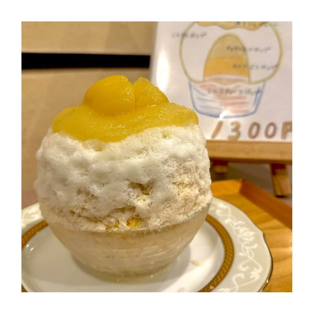 樋口楓のインスタグラム：「ジェントリーさんへ🍧🦌( @jazzpubgentry ) 洋ナシのカキ氷は食べないとね😏🍐  祭壇もいつも綺麗に飾って頂いてありがとうございます😭✨ めちゃくちゃ美味しかった🤤  #かき氷 #奈良かき氷 #奈良  #nara #naratrip #shavedice」