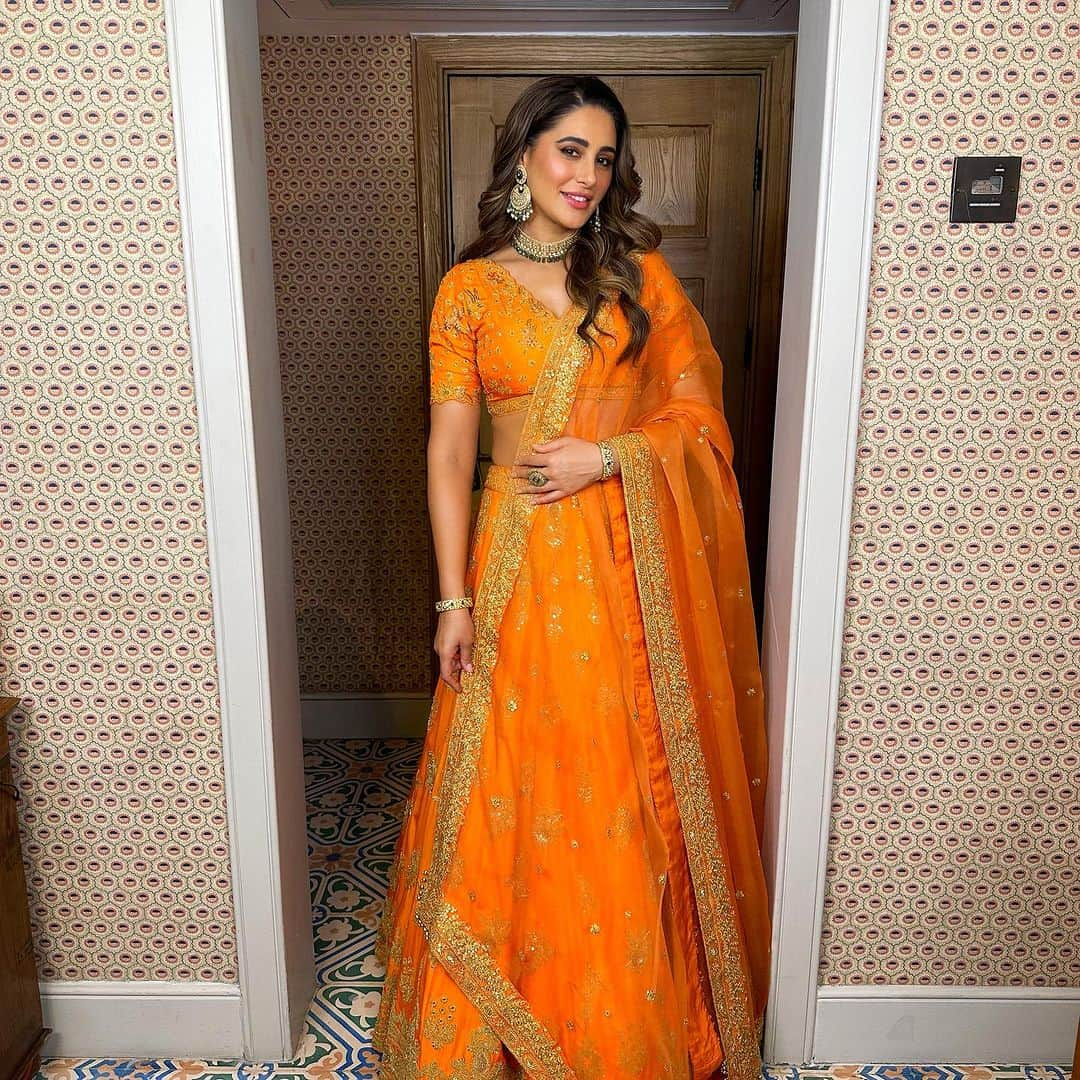 Nargis Fakhri さんのインスタグラム写真 - (Nargis Fakhri Instagram)「Wishing you a bright and joyful Diwali filled with love and light! May this Diwali bring prosperity and happiness to your life & your friends & family lives too!! God Bless ! 🪔🙏❤️ …  Outfit - @swatiubroi  Jewlery - @tyaanijewellery  HMU - @riyasheth.makeuphair  & the amazing @mahakbrahmawar who makes magic happen ! Plus can’t forget my @tb for photo credits LOL」11月12日 16時11分 - nargisfakhri