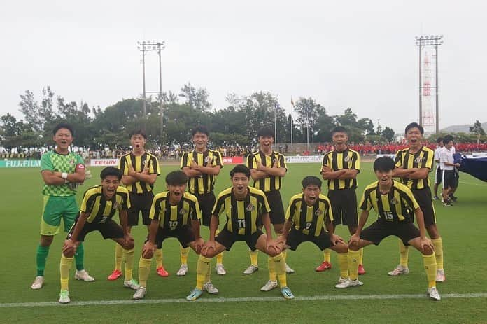 sfidaのインスタグラム：「. 𝐂𝐨𝐧𝐠𝐫𝐚𝐭𝐮𝐥𝐚𝐭𝐢𝐨𝐧𝐬!! @nago_soccer   #第102回全国高校サッカー選手権大会　沖縄県予選  sfidaユニフォームを纏う名護高校が 那覇西高校を破り優勝！ 創部以来初となる全国出場を決めました！  新たな歴史を創った皆さん、おめでとうございます！！  sfidaは名護高校の挑戦を全力で応援していきます。  #名護高校 #高校サッカー #選手権 #サッカー部 #スフィーダ #sfida」