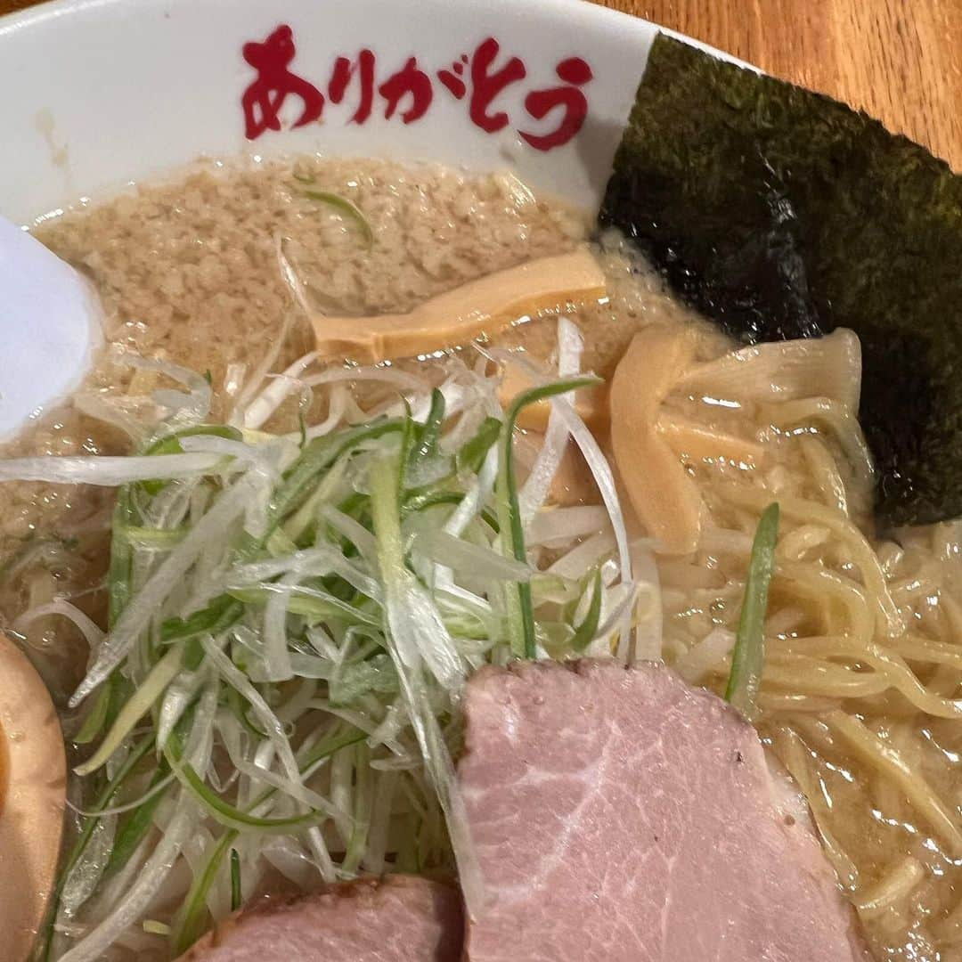 真奈さんのインスタグラム写真 - (真奈Instagram)「久しぶりに3人で集まれた♡︎ カフェしてピラティスしてラーメン食べて……🫨笑  りーちゃんのニット届いたから 早速着た〜🧶 普段赤は買わないけど冬だし、 りーちゃんの着用画像が可愛すぎて 赤にした〜〜❤️(唯のおたく) 眼鏡も合わせて赤をかけた❤️  んで眼鏡新調した👓また載せる〜😊  #unitedarrows #菅谷梨沙子コラボキャンペーン  #まなてぃのふく　#anatomica #resee」11月12日 16時22分 - manatmnt0116