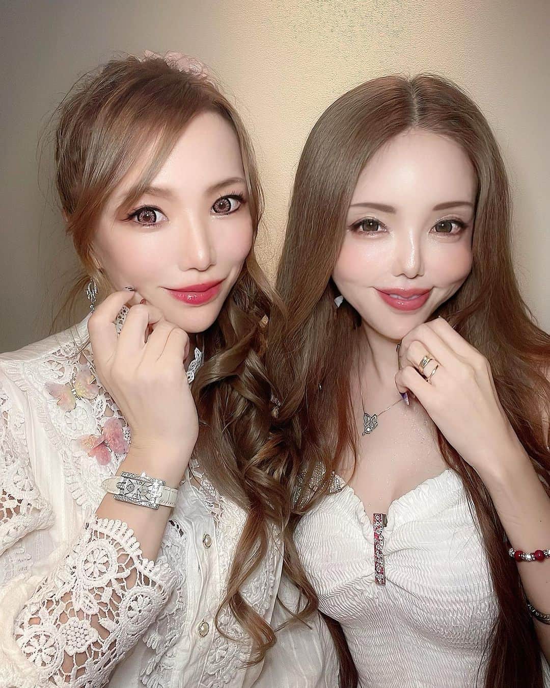 明星優花さんのインスタグラム写真 - (明星優花Instagram)「林村ゆかりちゃんがオープンしたお店に… 大好きなお姉ちゃん💕 あきないさんと行ってきました🥂🍾 みんなでパシャリ📷✨  #インスタ女子 #インスタグラマー #インフルエンサー #インフルエンサー募集  #インフルエンサーになりたい  #インフルエンサーマーケティング  #TikTok #女社長 #女性起業家 #林村ゆかり #新橋」11月12日 18時00分 - yuka1219yuka