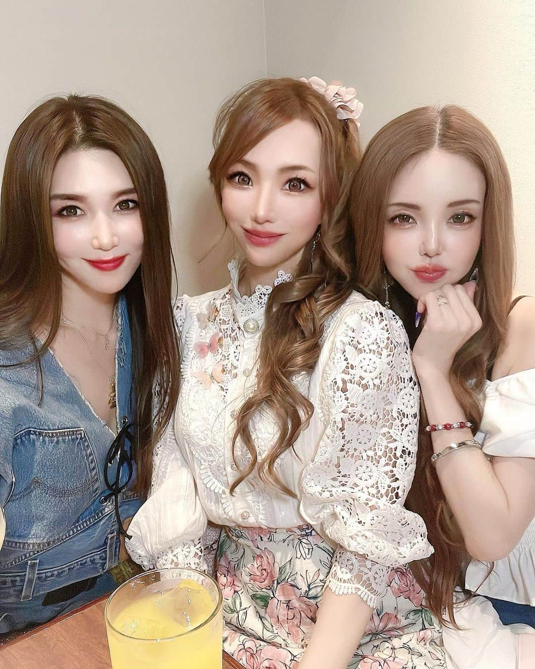 明星優花さんのインスタグラム写真 - (明星優花Instagram)「林村ゆかりちゃんがオープンしたお店に… 大好きなお姉ちゃん💕 あきないさんと行ってきました🥂🍾 みんなでパシャリ📷✨  #インスタ女子 #インスタグラマー #インフルエンサー #インフルエンサー募集  #インフルエンサーになりたい  #インフルエンサーマーケティング  #TikTok #女社長 #女性起業家 #林村ゆかり #新橋」11月12日 18時00分 - yuka1219yuka
