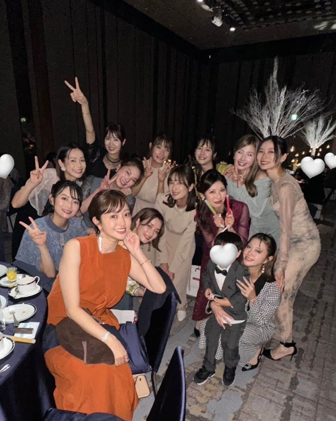 倉田瑠夏さんのインスタグラム写真 - (倉田瑠夏Instagram)「せりにゃんの結婚式へ💍✨✨  せりにゃん本当に可愛くて綺麗でプリンセスだったぁ🥹🫶💕🎀  幸せすぎる時間をありがとう♡  一緒に沢山の長い時間を共にしたメンバーはやっぱり友達というより家族に近い感覚があって、親御さんの事も知っていたりすると本当にお姉ちゃんが結婚したくらいこっちまで幸せでとても感動で、、、🥹💌  せりにゃんと旦那さん、そしてみんなも、これからも沢山幸せな日々を過ごせますように...🍀♡  改めてご結婚おめでとうございます💐  #結婚式 #披露宴 #挙式 #ウェディング #wedding #幸せな時間 #ウェディングドレス #お呼ばれコーデ #お呼ばれドレス #idoling #アイドリング!!! #fam #bff #お幸せに ♡  メンバーが、髪色かわいいしハイトーンなのに髪の毛綺麗だね〜って褒めてくれた🥰 前日に @shota.hair さんにカラーとトリートメントしていただいたからです🤍✨✨いつもありがとうございます🙇‍♀️✨  #haircolor #ヘアカラー #ヘアトリートメント #トリートメント #ハイトーン #ハイトーンカラー #ハイトーン女子 #髪質改善専門店 #heartim代官山 #heartim #代官山」11月12日 21時51分 - ruka.kurata