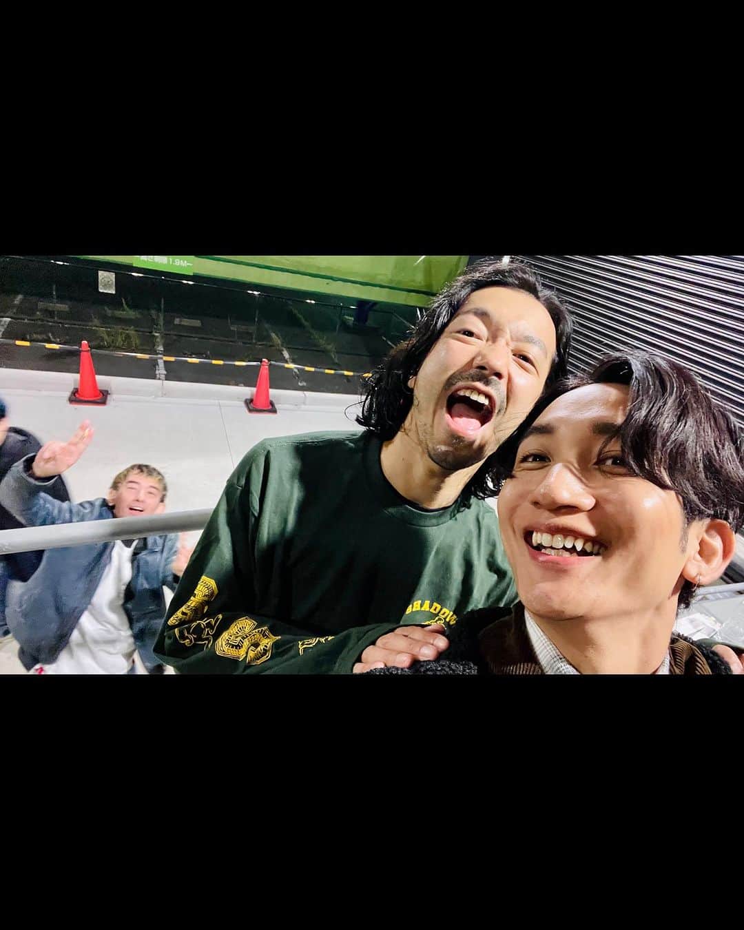 桜井雅斗のインスタグラム：「金子ノブアキさんもお久しぶりでした🔥  後ろには来門さんも、、笑  『"あのバンド"で稼働する時はラジオに3人で行かせてよ！』  といただきました！実現しますように🙏  @nobuakikaneko_official」