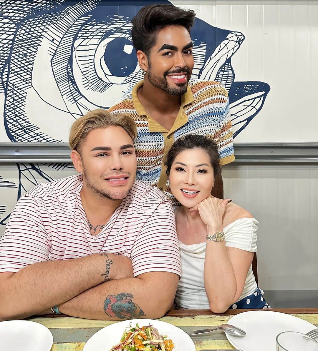 Ivan Gunawanのインスタグラム：「Dinner with Teresa, Ivan and the Miss Mega Bintang team」