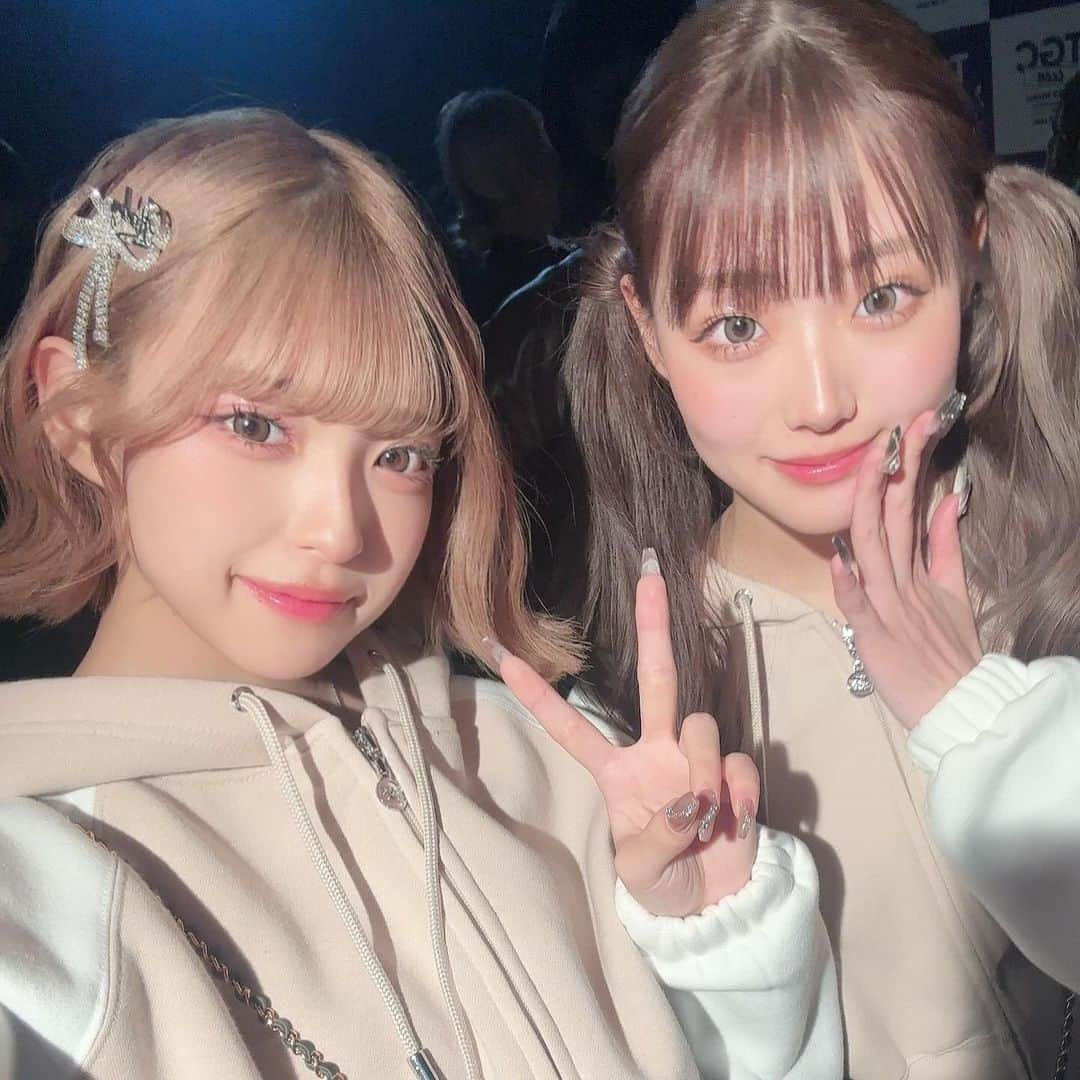 MINAMIのインスタグラム：「. そして今回はねえねとペアでステージ出演させて頂きました♥️♥️ 2人でファーストフェイスとして登場させてもらえて、本当に貴重な体験ができました🥺 最高に楽しかったです😚大っっ量の声援も本当にありがとうございました✧*｡  そしておさくとはるくん、ずっと一緒にリハしたり たくさんお喋りした🥸 メンツ謎だけどファミリー集結して楽しかった(?)（ ᴖ-ᴖ ） みんなお疲れ様！*.+ﾟありがとう✨️」