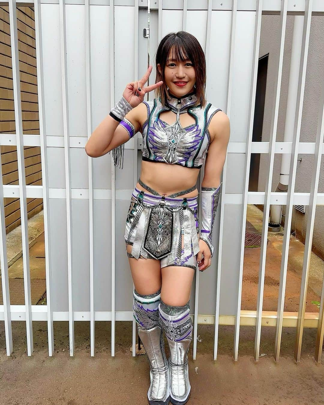 朱里さんのインスタグラム写真 - (朱里Instagram)「NEW コスチューム  #stardom #GE #Syuri #prowrestling #new #costume #silver #cool #photo #photography」11月12日 21時56分 - syuri_official