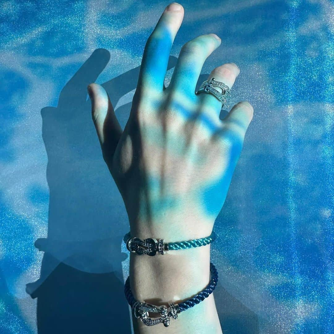 Roseさんのインスタグラム写真 - (RoseInstagram)「FREDの限定ポップアップ " Happy Blue Shades"  1966年に誕生した「フォース10」のヘリテージやデッサンなども飾られていて、デジタルインスタレーションもあり、広い空間でじっくりメゾンの世界観に浸ることができました📘  阪急うめだ本店9階 阪急ギャラリー11/20までopen✌︎  #FREDHankyuUmeda #FredHappyBlueShades#FredJewelry #FREDParis #pr」11月12日 21時57分 - rose_0507_