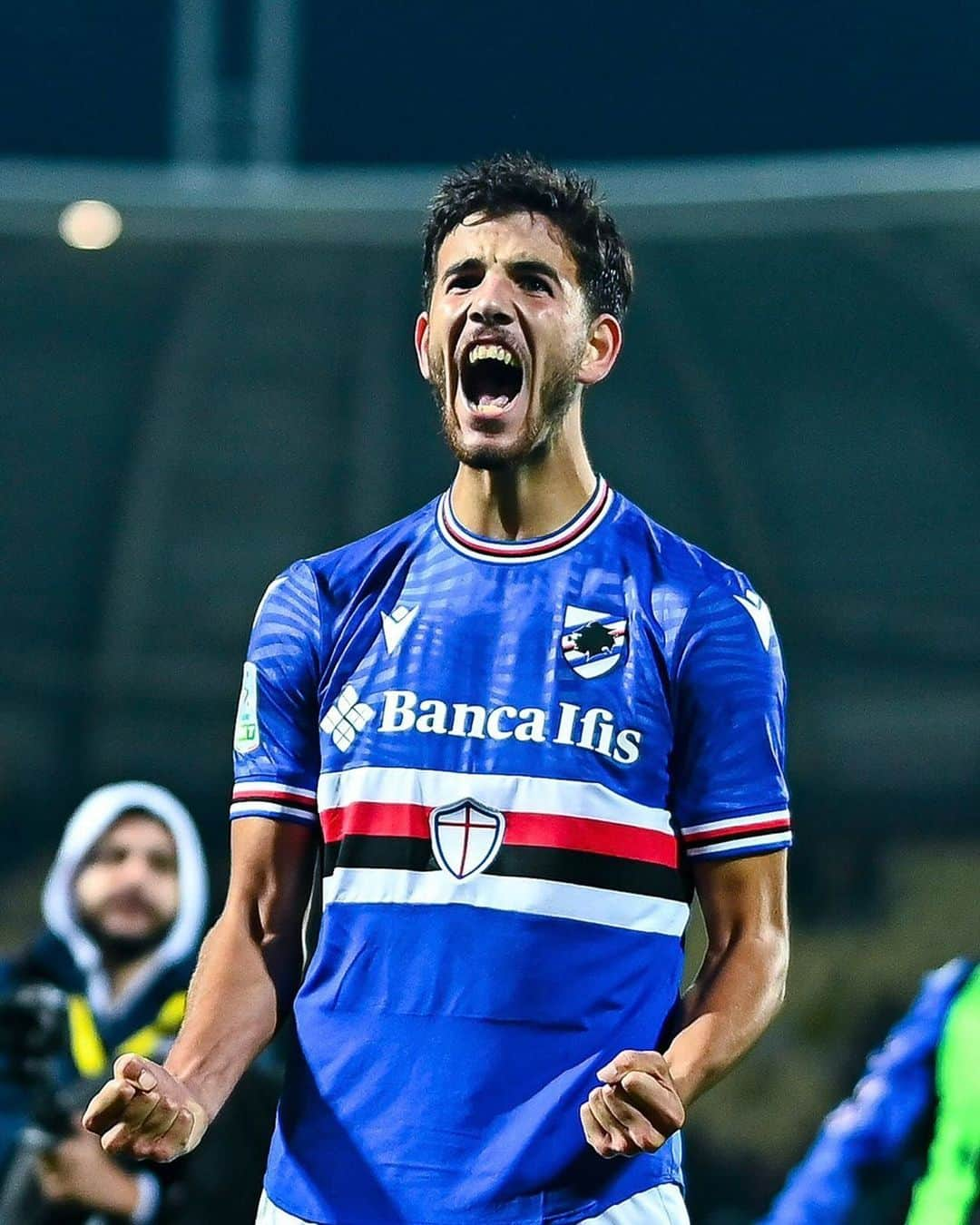 UCサンプドリアのインスタグラム：「𝙁𝙚𝙡𝙞𝙯 𝙙𝙤𝙢𝙞𝙣𝙜𝙤! 💪🏻🦁  #ForzaDoria 🔵⚪️🔴⚫️⚪️🔵」