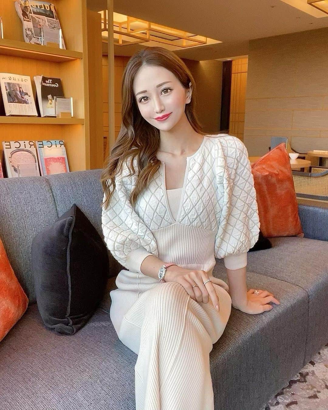 山下莉果さんのインスタグラム写真 - (山下莉果Instagram)「@anaintercontinentalbeppu  スイート限定のラウンジなんだけど アフタヌーンティー🫖も朝食とかも 全部美味しかった🥺❤️  ワンピ👗は MERCURYDUO @mercuryduo_com 💓の キルティングジャカードニットワンピース✨  キルティングのデザイン可愛くて ラインをひろわないのにスッキリ見えて スタイルアップしてくれてるから 楽に着れる優秀ワンピだから ほぼ毎日これ着てる🥺💓笑笑  @mercuryduo_styling 💙  #PR#mercuryduo #マーキュリーデュオ #キルティングジャカードニットワンピース#キルティング#👗 #anaインターコンチネンタル別府 #別府#九州旅#九州 #大分旅行#熊本#旅行#travel #japan#温泉#プール#❤️」11月12日 16時29分 - rikachannnn