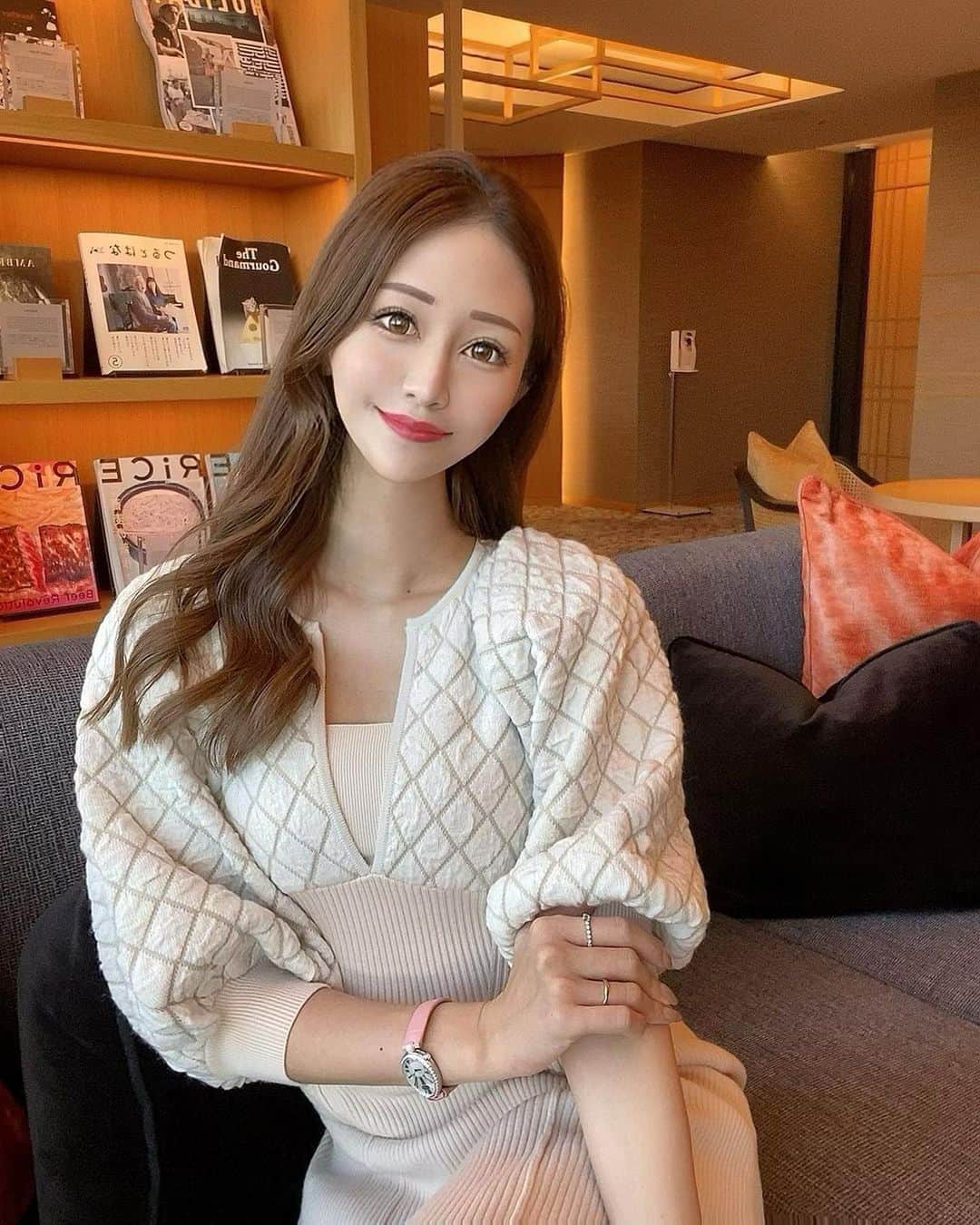 山下莉果さんのインスタグラム写真 - (山下莉果Instagram)「@anaintercontinentalbeppu  スイート限定のラウンジなんだけど アフタヌーンティー🫖も朝食とかも 全部美味しかった🥺❤️  ワンピ👗は MERCURYDUO @mercuryduo_com 💓の キルティングジャカードニットワンピース✨  キルティングのデザイン可愛くて ラインをひろわないのにスッキリ見えて スタイルアップしてくれてるから 楽に着れる優秀ワンピだから ほぼ毎日これ着てる🥺💓笑笑  @mercuryduo_styling 💙  #PR#mercuryduo #マーキュリーデュオ #キルティングジャカードニットワンピース#キルティング#👗 #anaインターコンチネンタル別府 #別府#九州旅#九州 #大分旅行#熊本#旅行#travel #japan#温泉#プール#❤️」11月12日 16時29分 - rikachannnn