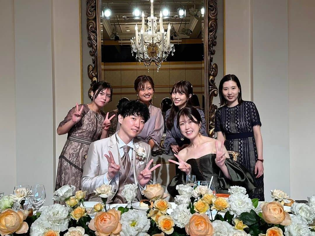 竹内星菜のインスタグラム：「昨日地元の小学校6年生の時の仲良しメンバーの 友達の結婚式で大阪帰ってきた(*´ω｀*)🫶  幸せそうな姿みて幸せな気持ちなったなあ ぷち同窓会の気分だた  (写真は全員許可もらっておりますう🙆‍♀️)」