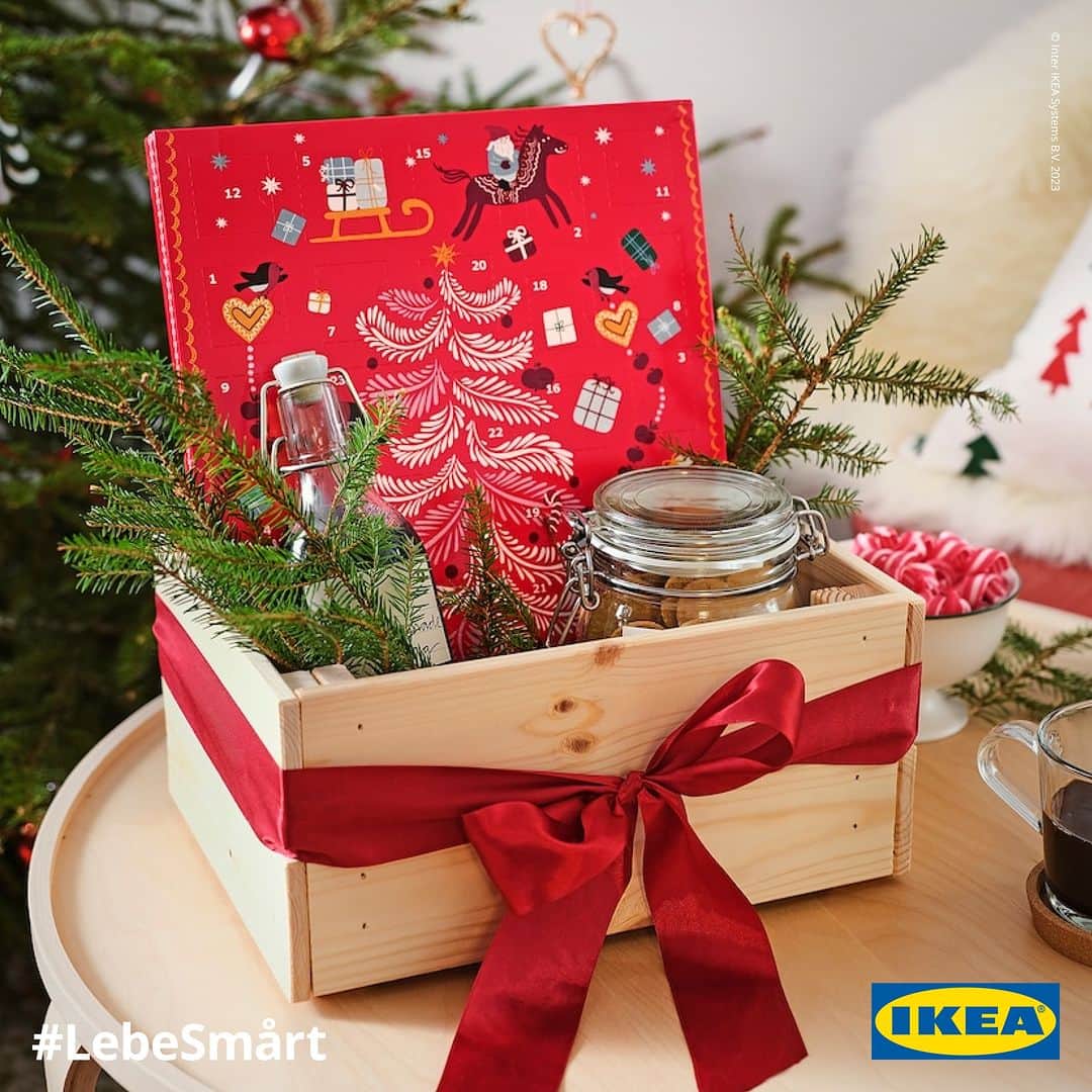 IKEA Austriaのインスタグラム：「Dein IKEA Adventkalender ist wieder da! Öffne jeden Tag ein Türchen und genieße leckere Überraschungen und zwei IKEA Aktionskarten im Wert von 10 bis 1.000 €! Jetzt für nur 14,99 € in deinem Einrichtungshaus! 🎁🎄#LebeSmårt」