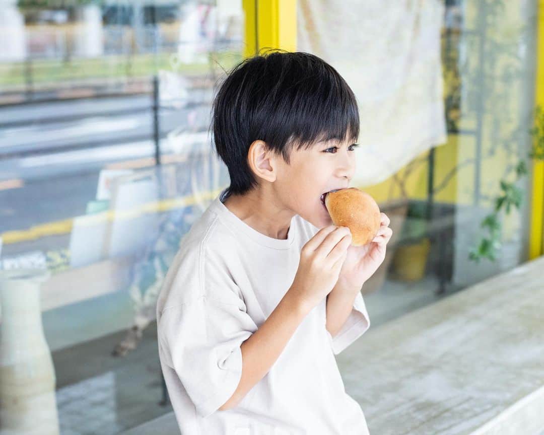セソコマサユキさんのインスタグラム写真 - (セソコマサユキInstagram)「島の装い。STOREでモジャのパンを食べられるっていうね。おいし。  @shimanoyosooi_project  @mojyabakery   #沖縄 #移住 #子育て #島の装いstore #モジャのパン #宮古島 #パン」11月12日 16時38分 - sesokomasayuki
