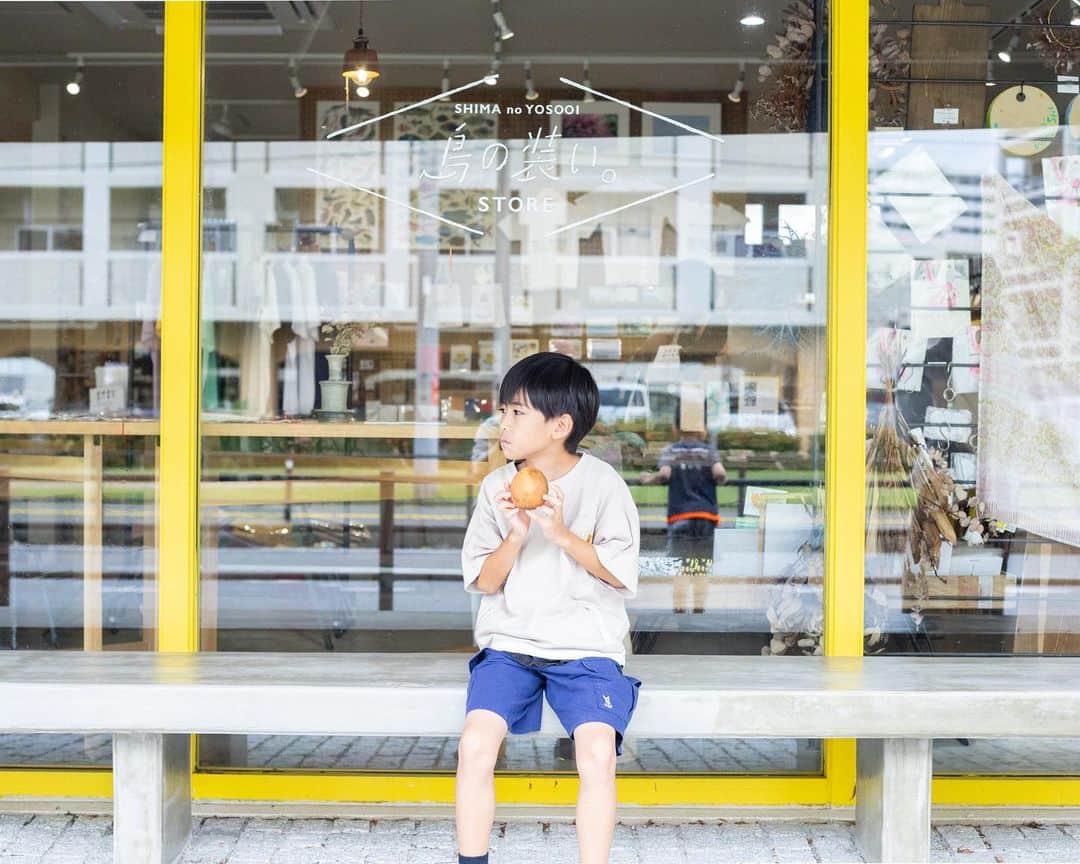 セソコマサユキさんのインスタグラム写真 - (セソコマサユキInstagram)「島の装い。STOREでモジャのパンを食べられるっていうね。おいし。  @shimanoyosooi_project  @mojyabakery   #沖縄 #移住 #子育て #島の装いstore #モジャのパン #宮古島 #パン」11月12日 16時38分 - sesokomasayuki