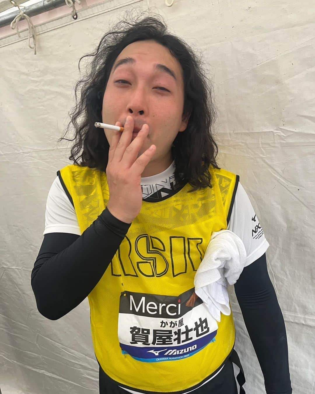 賀屋壮也のインスタグラム：「岡山マラソン完走出来ました！ 最高の気分！ 6時間ちょうどかかりました！ 本当に皆さんありがとう！！ サポートしてくれたお二方！！本当にありがとうございます！！  #岡山マラソン」