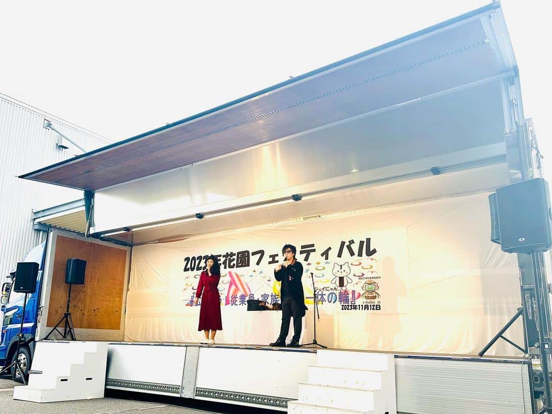 田村正和のインスタグラム：「今日は夫婦で愛知県岡崎市へ✨  トラックステージ🚚カッコいい👍 幸せな35分間でした☺️  ありがとうございました‼︎  名古屋駅で初矢場とん食べてコメダ珈琲でシロノワールして帰ります‼︎  お邪魔いたしましたー」