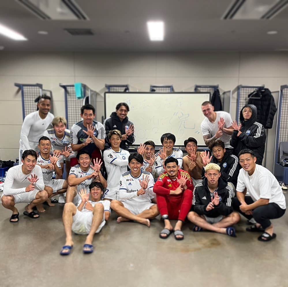 太田宏介さんのインスタグラム写真 - (太田宏介Instagram)「みんなありがとう！ 最高のチームメイトです！ #zelvia」11月12日 16時45分 - kosuke_ota_official