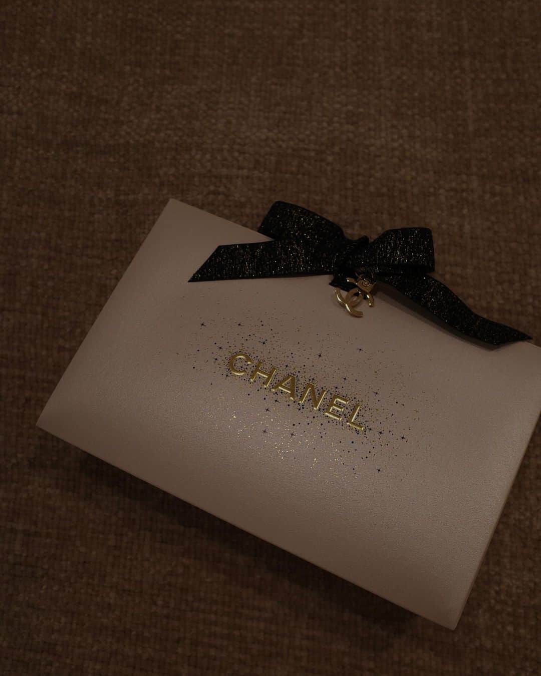 のインスタグラム：「ままが、なんでもない日なのに 🎁届けてくれた。だいすき︎☺︎」