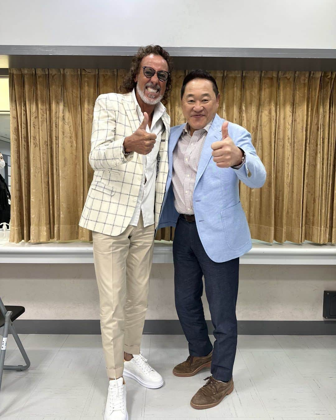 ラモス瑠偉さんのインスタグラム写真 - (ラモス瑠偉Instagram)「私の兄弟そしてとっても尊敬してます松木安太郎。松木いなかったら日本🇯🇵に残ってなっかた。辛い時に心の支えになってくれて感謝し切れない。obrigado 😍Esse é um grande irmão que tenho no Japão Matsuki Yasutaro.quando cheguei no Japão 🇯🇵 sempre me abraço com muito carinho.graças a Ele conseguir ficar até hoje no irmão do coração como jogador e treinador vencedor dois títulos da J legue.arigato irmão 🙏🙏Só gratidão 🙏⚽️🇯🇵」11月12日 16時49分 - ruyramos10official