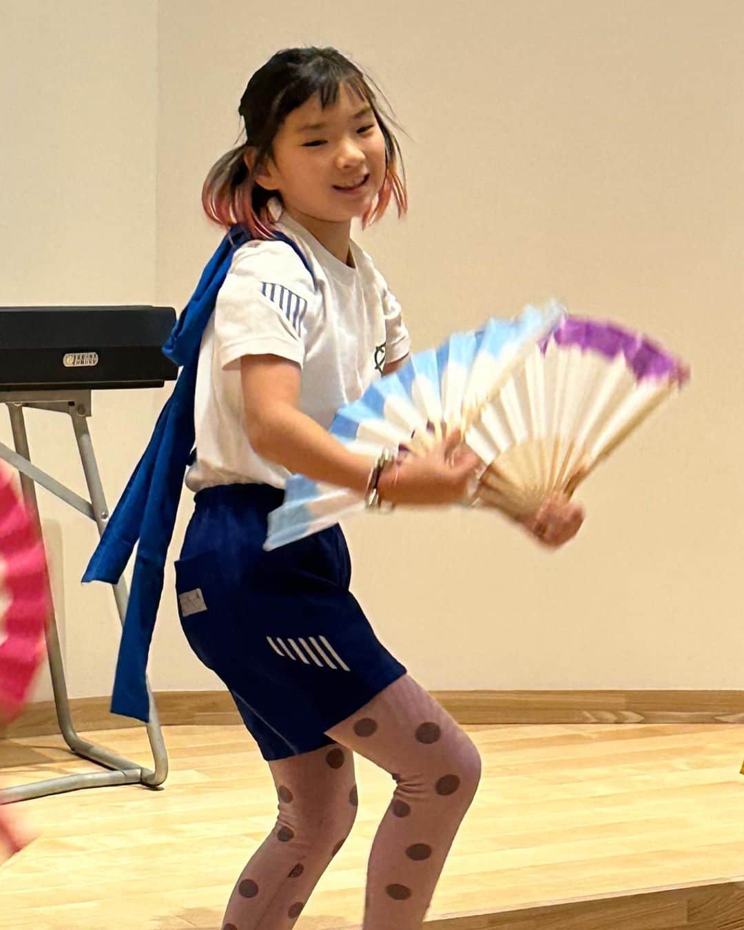 栗原友さんのインスタグラム写真 - (栗原友Instagram)「今日は明治学院で民舞を披露してきました。 学校の文化祭では高熱の中踊って笑顔ゼロだったけど、今日はとっても楽しそうに踊っていて、わたしは胸キュン💚」11月12日 16時50分 - kuri__tomo