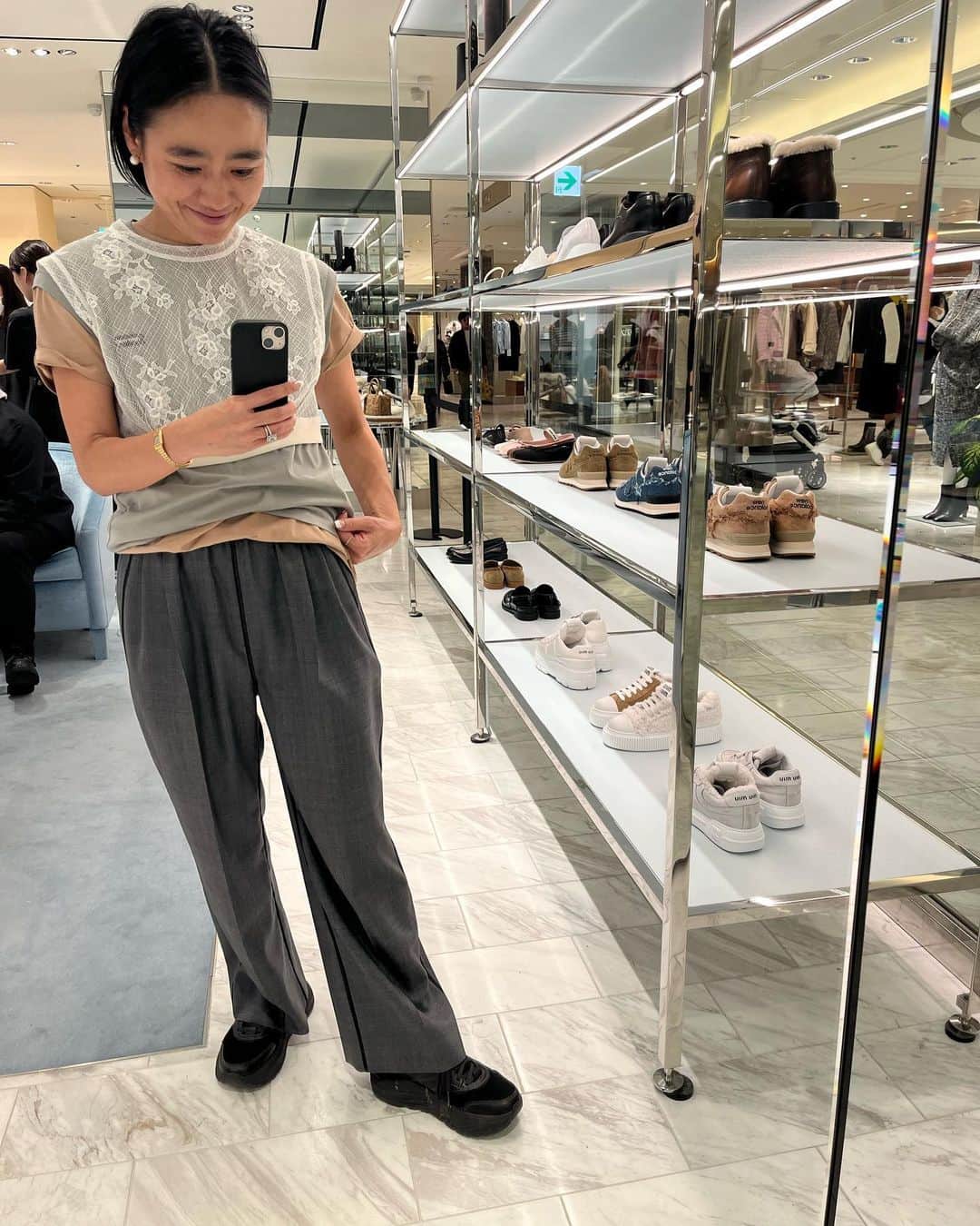 金子綾さんのインスタグラム写真 - (金子綾Instagram)「大好きな大好きな @miumiu の店頭に2日間 立たせていただきました♡(しかも伊勢丹ね🤭) ミュウミュウ好きなお客様やスタッフの方々とコーディネートしたり私も試着をしたり、旦那様のお洋服なんかも選ばせて頂いたり… とても貴重な時間をありがとうございました。 ２日間ミュウミュウに浸り、最高でした！ (もちろん手ぶらでは帰宅出来ず😆)」11月12日 17時01分 - ayaaa0707