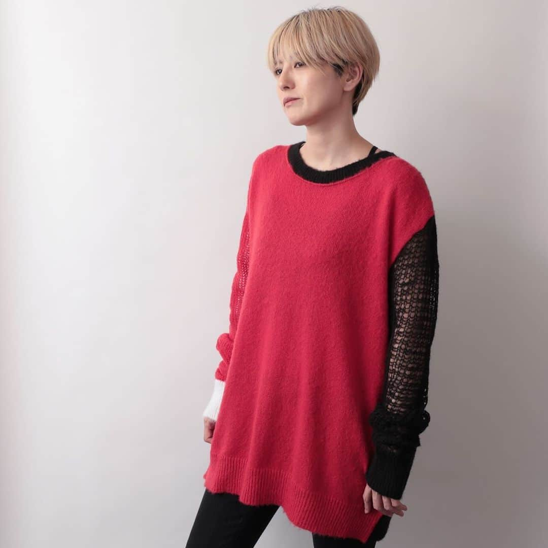 白鳥雪之丞さんのインスタグラム写真 - (白鳥雪之丞Instagram)「"TEARS OF SWAN-3COLOR SPIDER ARM NET SWEATER" ¥28.000(tax in)  ブランド定番のセーターをリニューアル。 フロントにカラー、袖部分の編み目を前回よりも更に大きく改良、重ね着等様々な着用をして頂けるアイテムに仕上げました。  オーダー頂いております皆様、今月末から順次発送、店頭入荷です!!  店頭、webshopにて引き続きオーダー受付中ですので宜しくお願い致します😊🧶🏬💻  https://tears-of-swan.shop-pro.jp/?pid=176509093 (11月下旬発送開始)  @tears_of_swan #tearsofswan #sweater #netsweater #knit #セーター #ニット」11月12日 16時57分 - yukinojoeshiratori