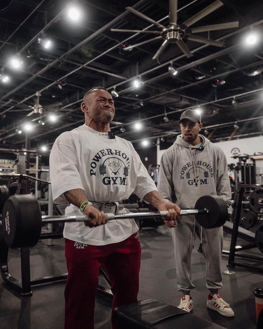 Hidetada Yamagishiのインスタグラム：「Repost from @kanekinfitness • Day 3.  Everything here in the US is just bigger…which is perfect cause I’m here to grow! Went through a crazy arm workout with @hideyamagishi  段々こっちの気候に慣れてきた。 そして今日は腕トレ！ 取り敢えず腕が動かなくなるまで追い込んだ。  Outfit by @lyft.official @powerhousegymlasvegas」