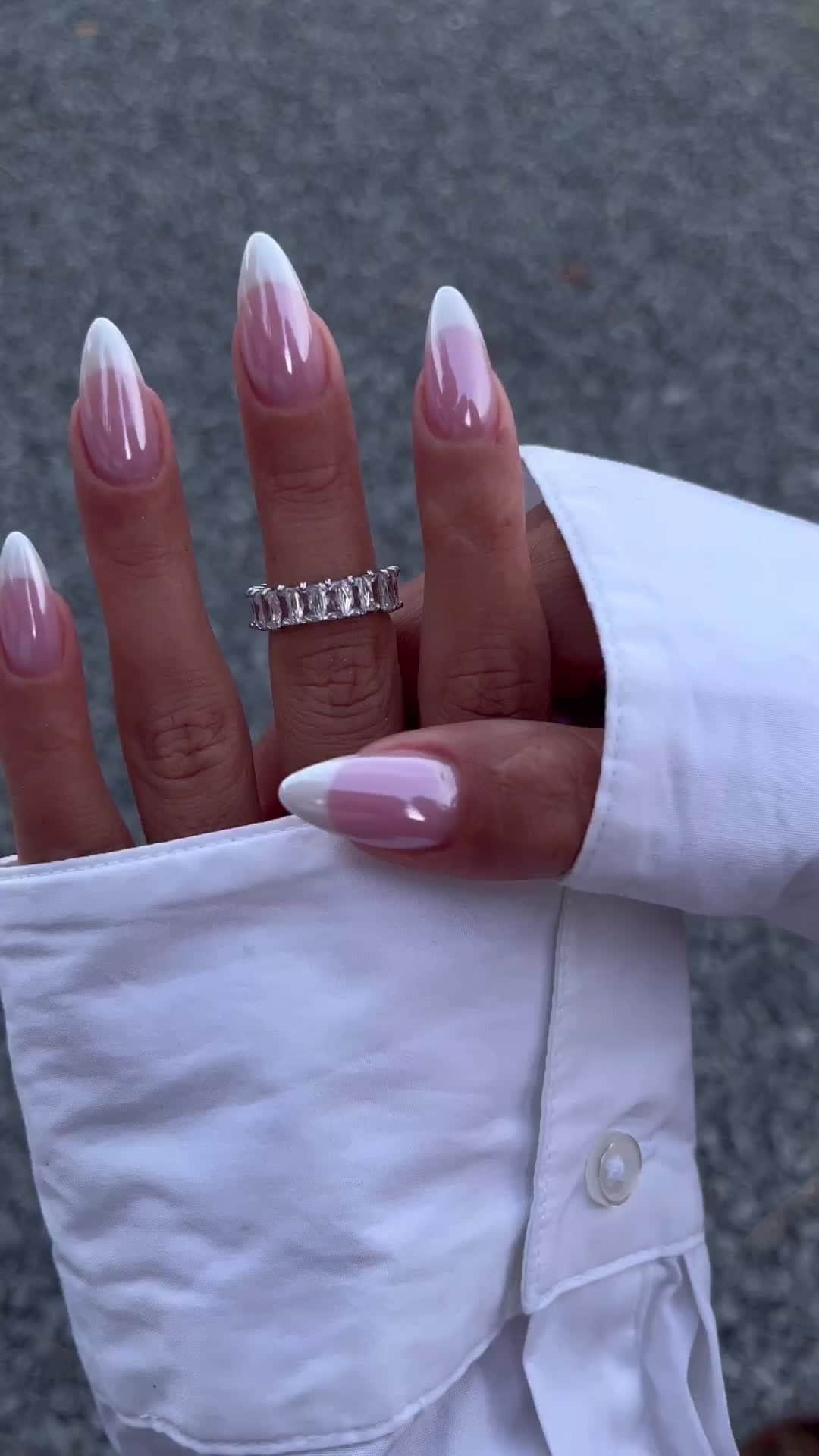 Public Desireのインスタグラム：「French but make it chrome 💅🏻💗  📸 @lesonglesdesabrina」
