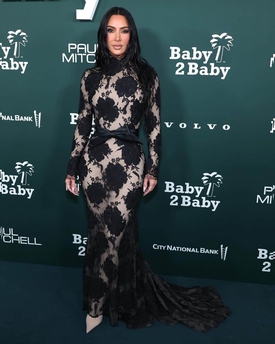 Just Jaredさんのインスタグラム写真 - (Just JaredInstagram)「Kim Kardashian, Chrissy Teigen, Nicole Richie and Joel Madden and Eric and Jessie James Decker all stepped out to attend the 2023 Baby2Baby Gala tonight in West Hollywood. JustJared.com has all of the pics! #KimKardashian #ChrissyTeigen #NicoleRichie #JoelMadden #JessieJamesDecker #EricDecker Photos: Getty」11月12日 17時03分 - justjared