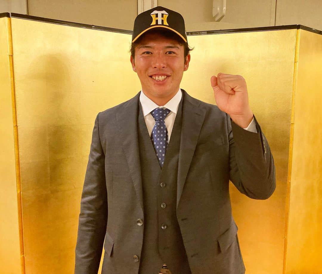 阪神タイガースのインスタグラム：「本日、徳島市内で#椎葉剛 選手と仮契約を行いました！ #阪神タイガース #椎葉剛 選手 #徳島インディゴソックス  #仮契約」