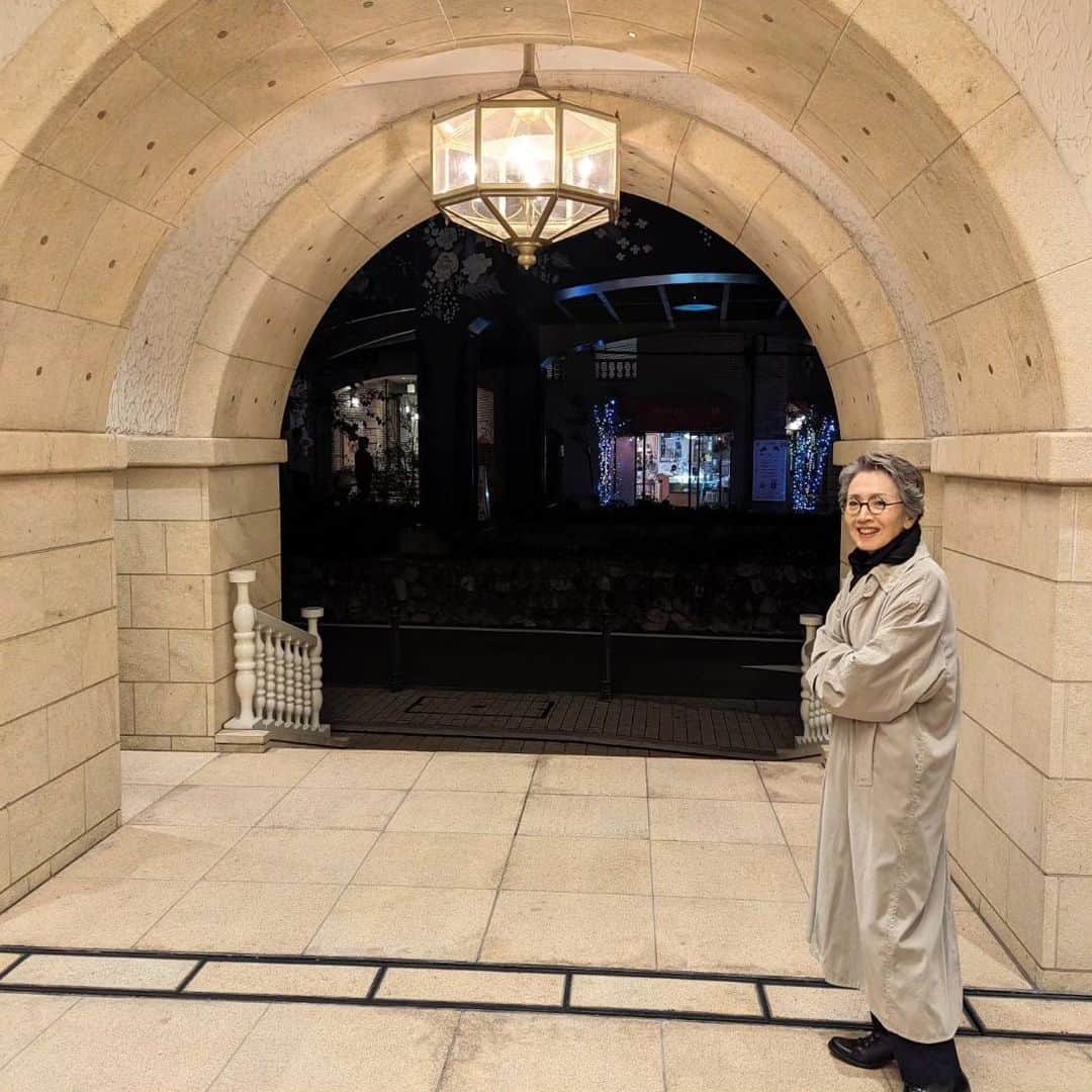 安奈淳さんのインスタグラム写真 - (安奈淳Instagram)「下級生のランチショーにゲスト出演のため久しぶりに宝塚ホテルへ。 前夜は散歩がてら初めての和食のお店へ。 感じも良く美味しくて感動～😌  これから東京に帰ります🙋  #櫻井恵美子 #宝塚ホテル #安奈淳」11月12日 17時05分 - annajun0729