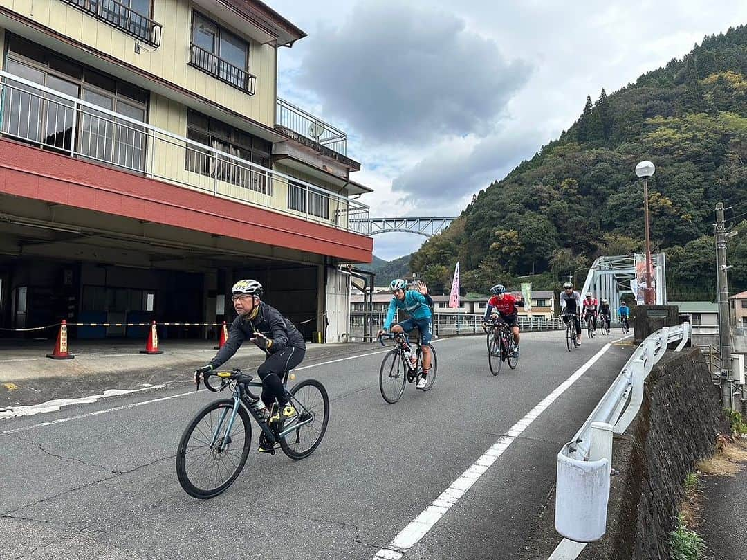 山本隆弘さんのインスタグラム写真 - (山本隆弘Instagram)「初開催となった『おかげさまで日之影ライド2023』は無事終了しました🚲 日之影町と高千穂町の自然豊かな景色を眺めながら世界農業遺産の食事をおもてなし🍽️ ご参加頂いた参加者の皆さん、イベントに関わって頂いた関係者、役場の職員ありがとうございました🙇‍♂️」11月12日 17時20分 - yamamototakahiro5