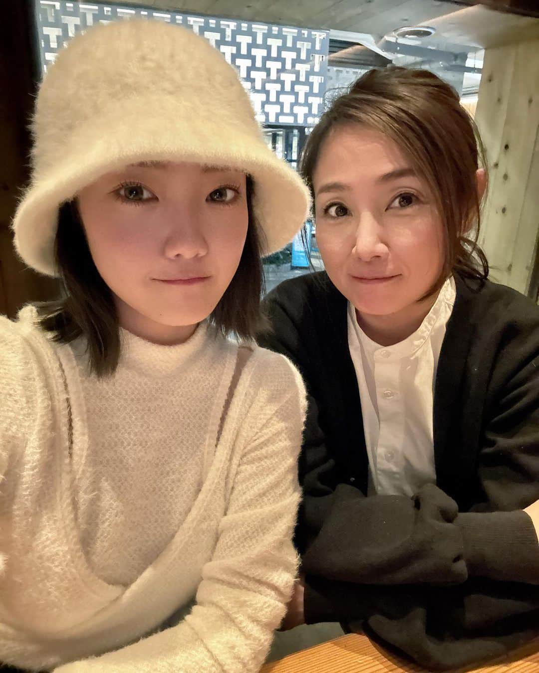 吉永愛のインスタグラム：「時々、遊んでくれる娘🎵 焼き鳥食べた😋 #中目黒 #焼鳥つかだ」